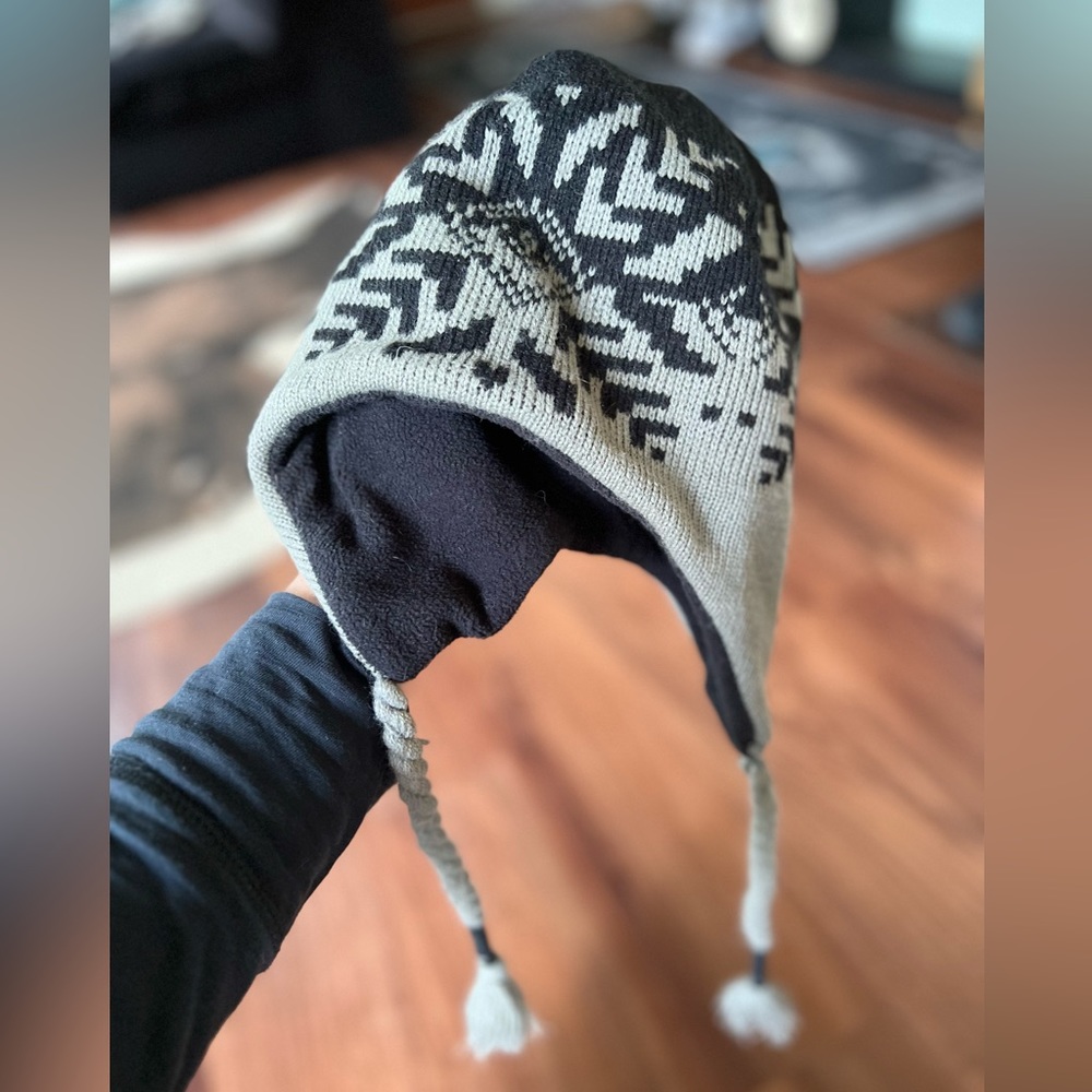 Eddie Bauer Winter Knit Patterned Black & Gray Hat with Fleece Inside OS